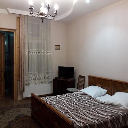 ホテル Old House Rustaveli ボルジョミ エクステリア 写真