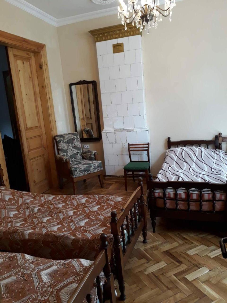 ホテル Old House Rustaveli ボルジョミ エクステリア 写真